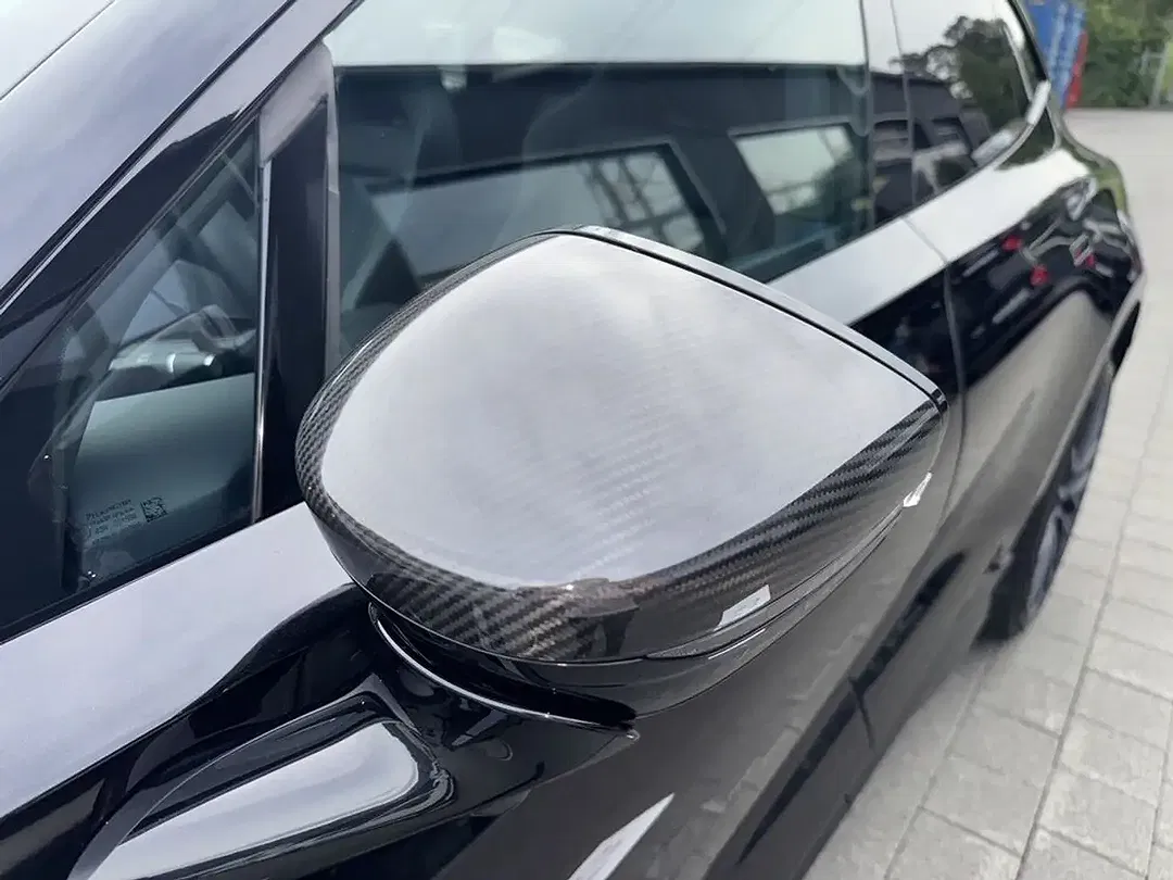 Aston Martin DBX 707 - foto 15