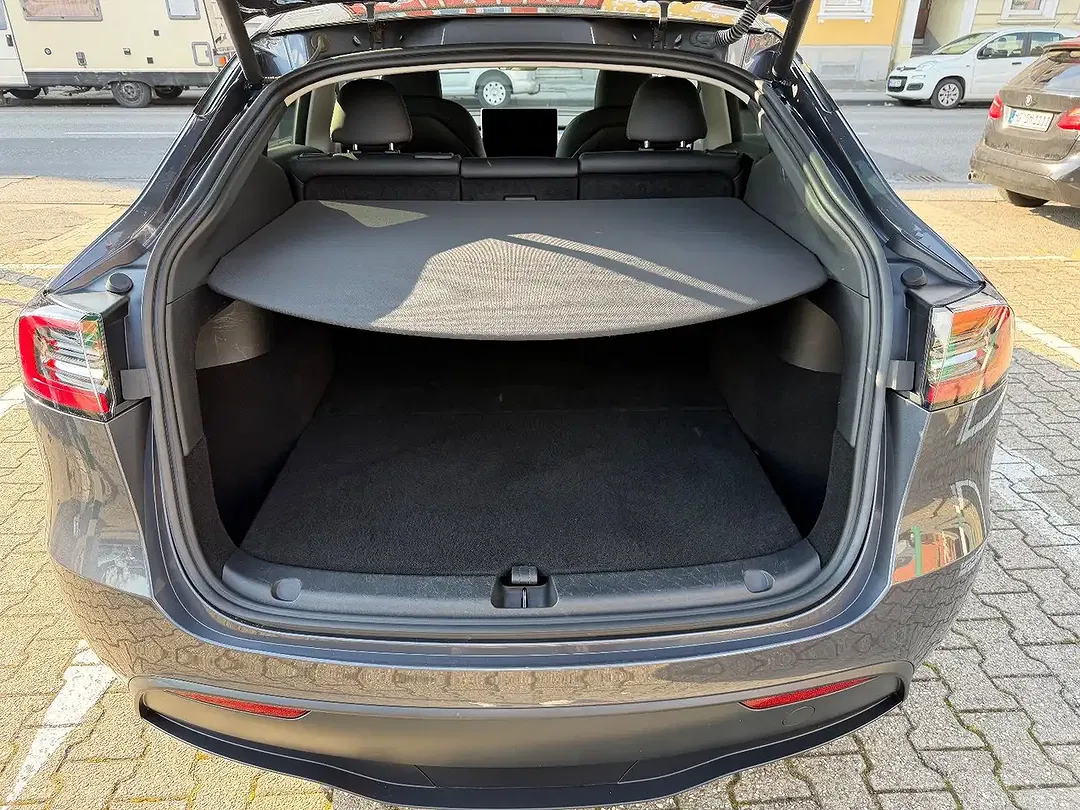 Tesla Model Y RWD Premium - Thumbnail 14