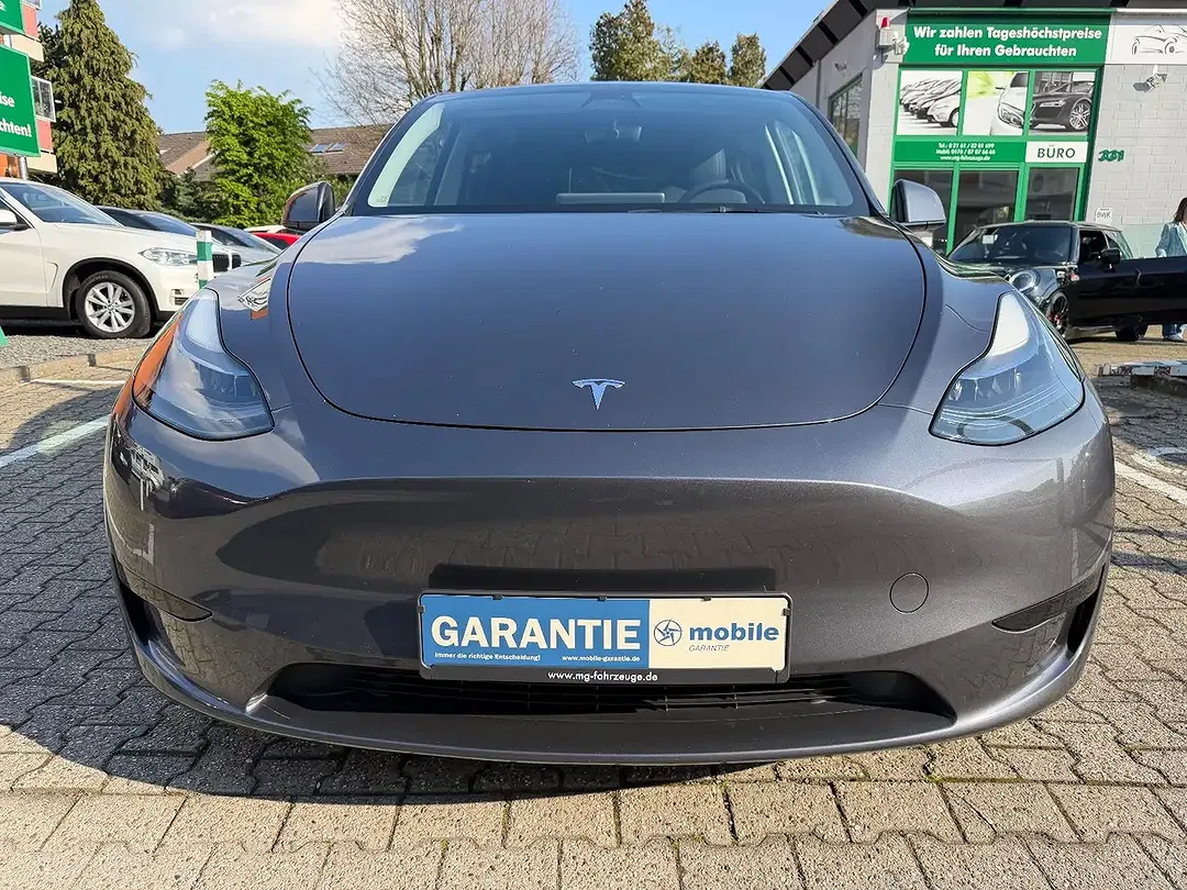 Tesla Model Y RWD Premium - Thumbnail 8