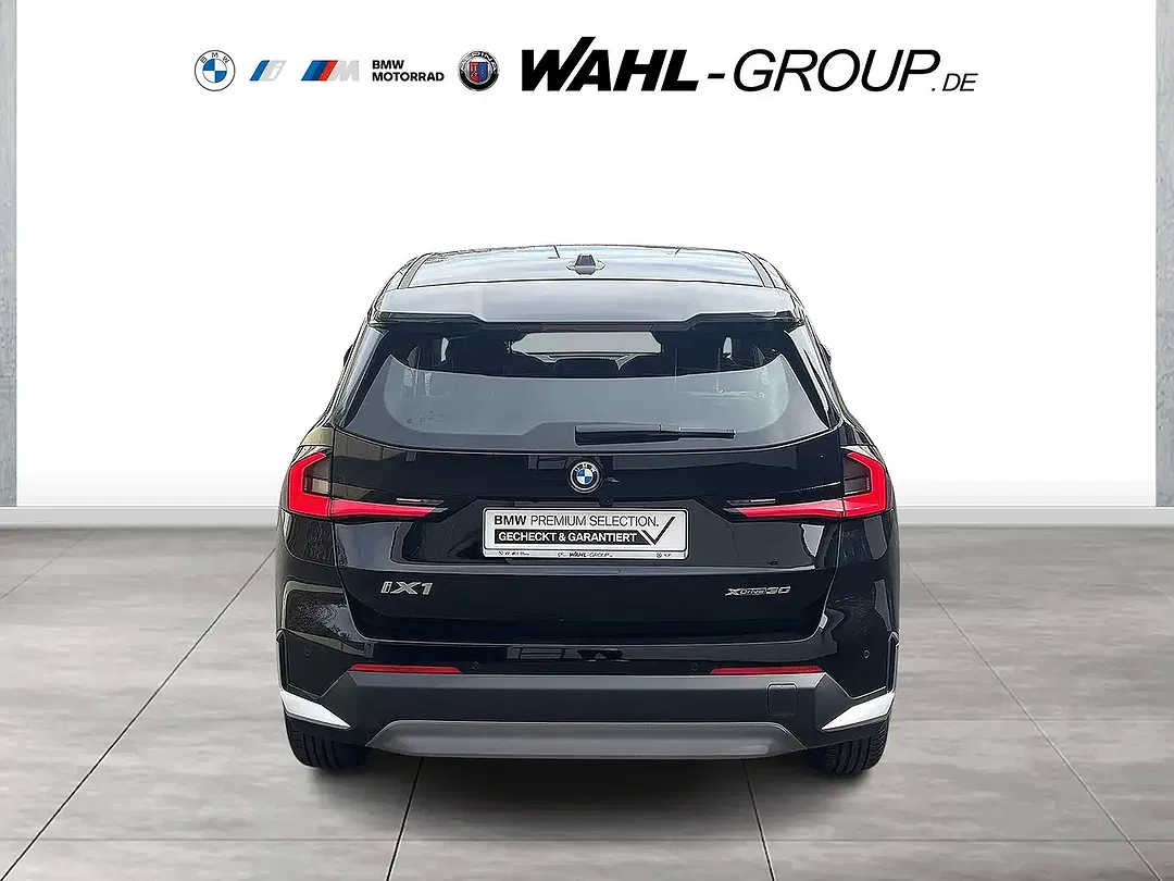 BMW iX1 xDrive - Thumbnail 3