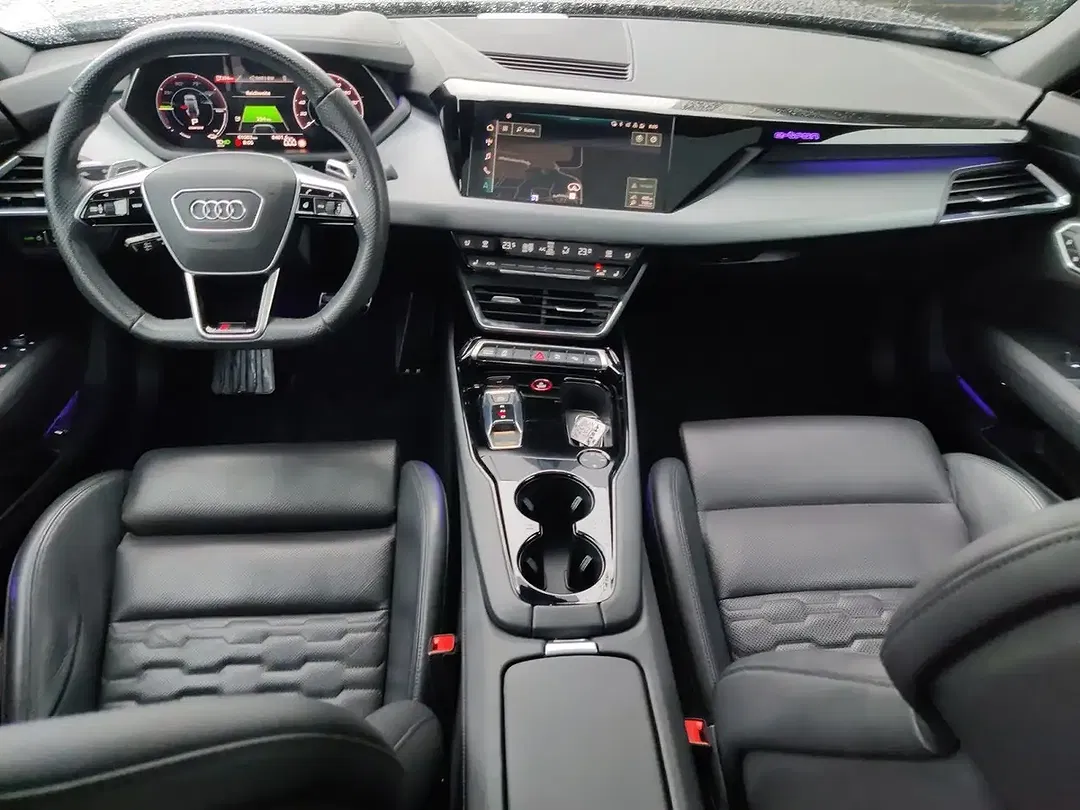 Audi RS e-tron GT quattro Matrix LED - Thumbnail 13