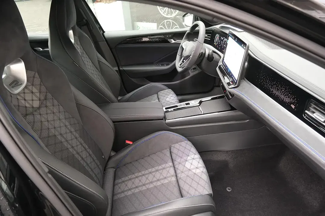 Volkswagen Passat Variant 2.0 TDI DSG 4Motion R-Line Pro - Thumbnail 6