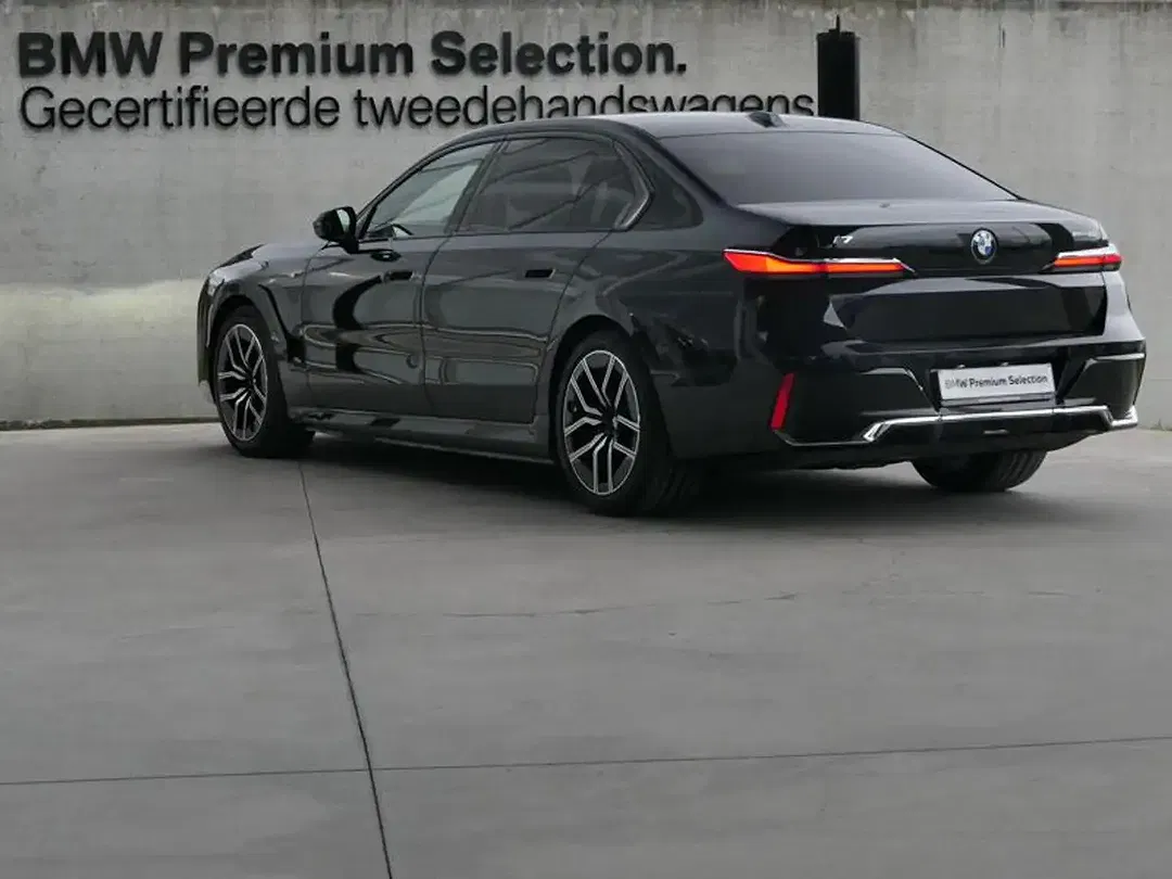 BMW i7 eDrive M Sport - Thumbnail 3