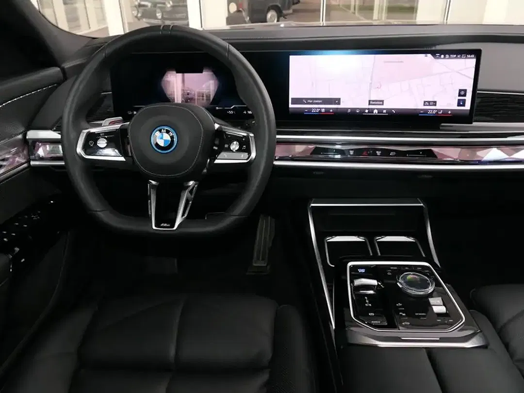 BMW i7 eDrive M Sport - Thumbnail 4