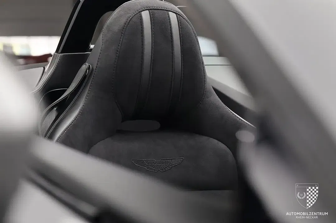 Aston Martin Vantage V8 Roadster - Thumbnail 10