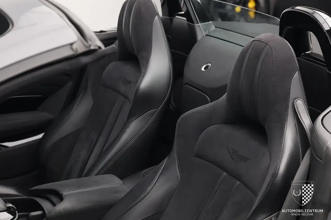 Aston Martin Vantage V8 Roadster - Thumbnail 11