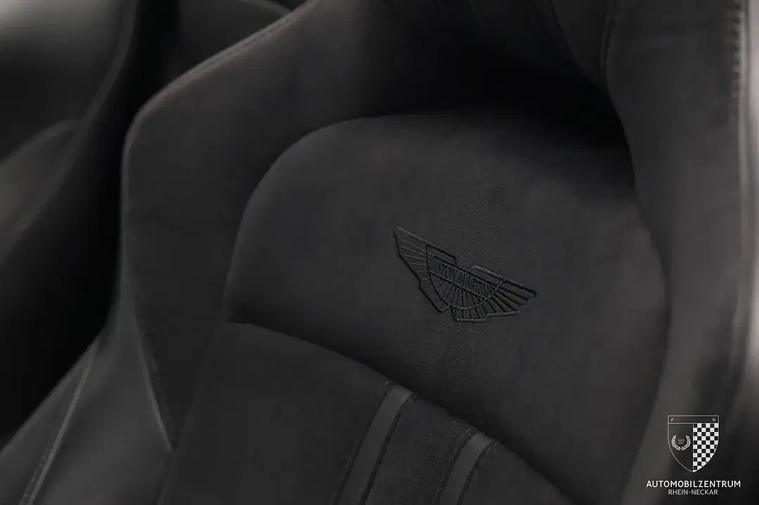 Aston Martin Vantage V8 Roadster - Thumbnail 12