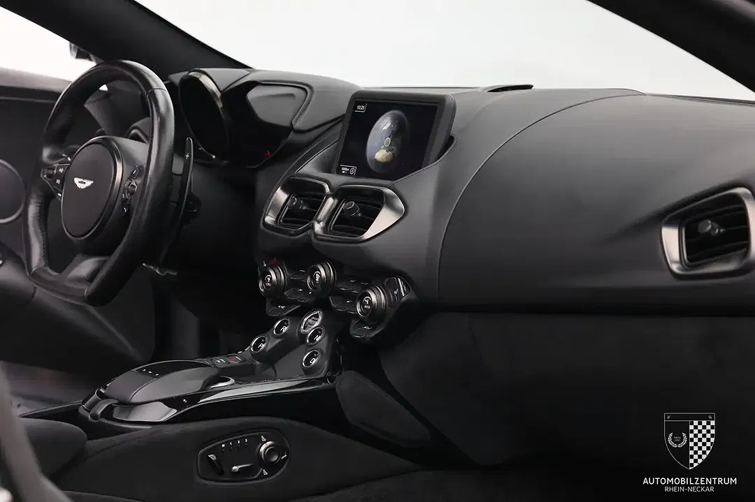 Aston Martin Vantage V8 Roadster - Thumbnail 13