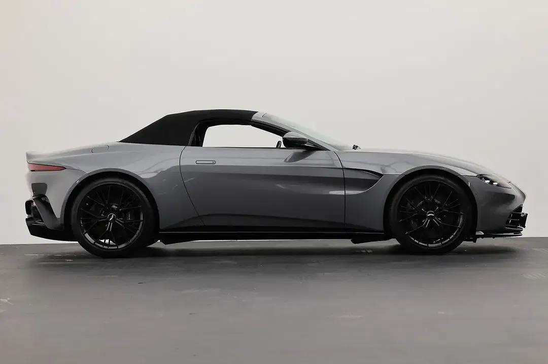Aston Martin Vantage V8 Roadster - Thumbnail 8