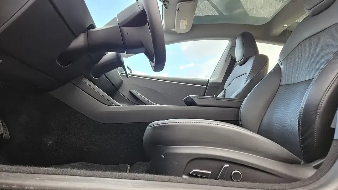 Tesla Model 3 RWD Highland - Thumbnail 10