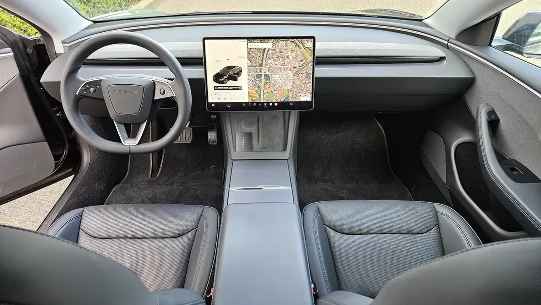 Tesla Model 3 RWD Highland - Thumbnail 11