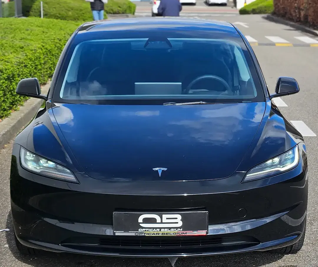 Tesla Model 3 RWD Highland - Thumbnail 3
