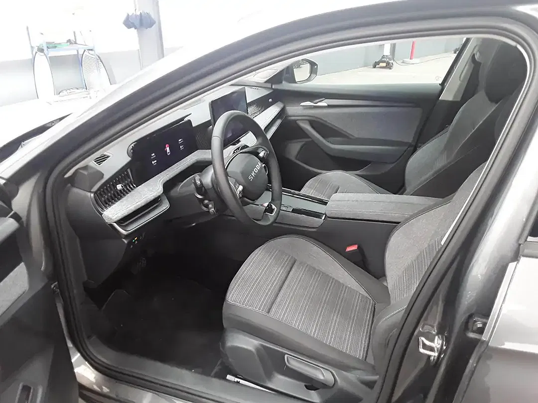 Skoda Superb 2.0 TDI Combi Selection - foto 2