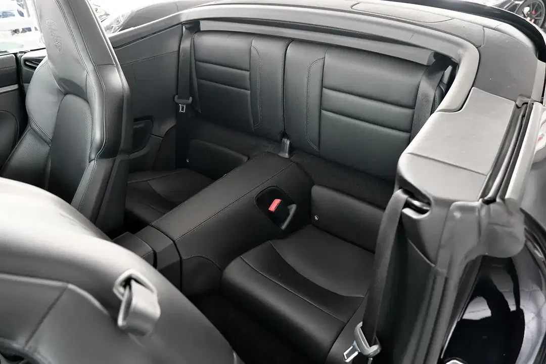 Porsche 911 Carrera 4S Cabriolet - Thumbnail 14