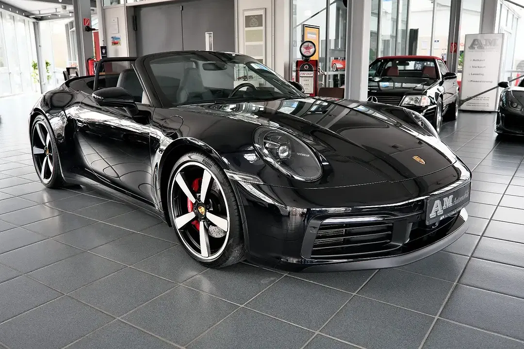 Porsche 911 Carrera 4S Cabriolet - Thumbnail 3
