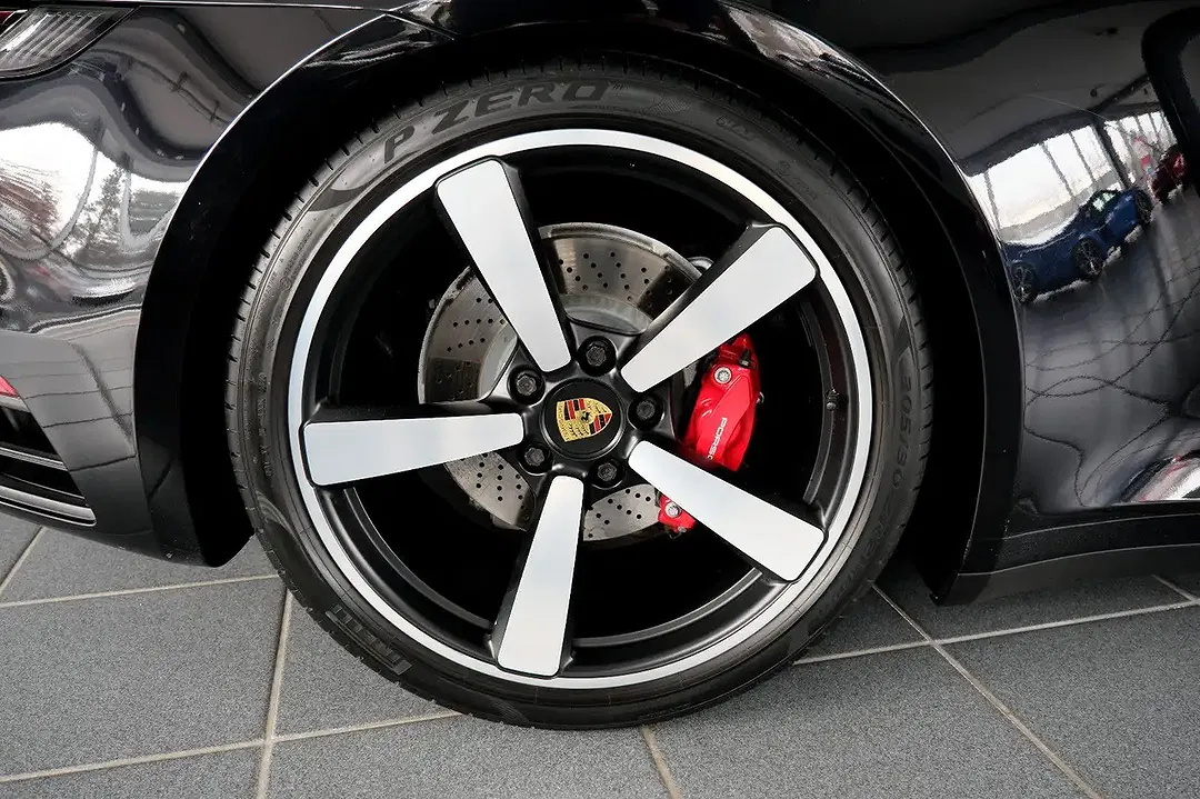Porsche 911 Carrera 4S Cabriolet - Thumbnail 7