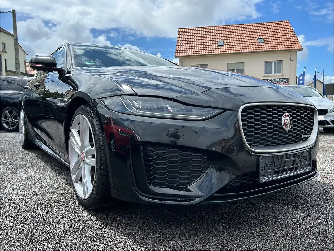 Jaguar XE 4x4 R-Dynamic SE - foto 1
