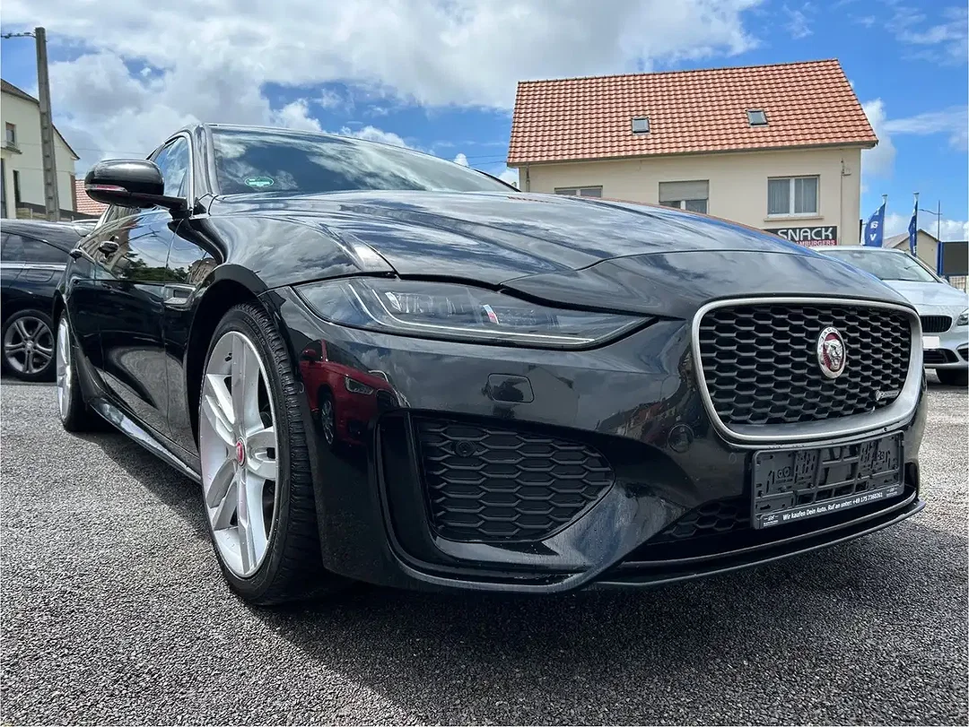 Jaguar XE 4x4 R-Dynamic SE - Afbeelding 1