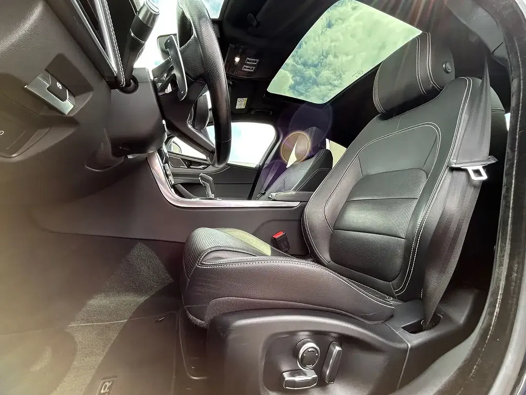 Jaguar XE 4x4 R-Dynamic SE - Thumbnail 10