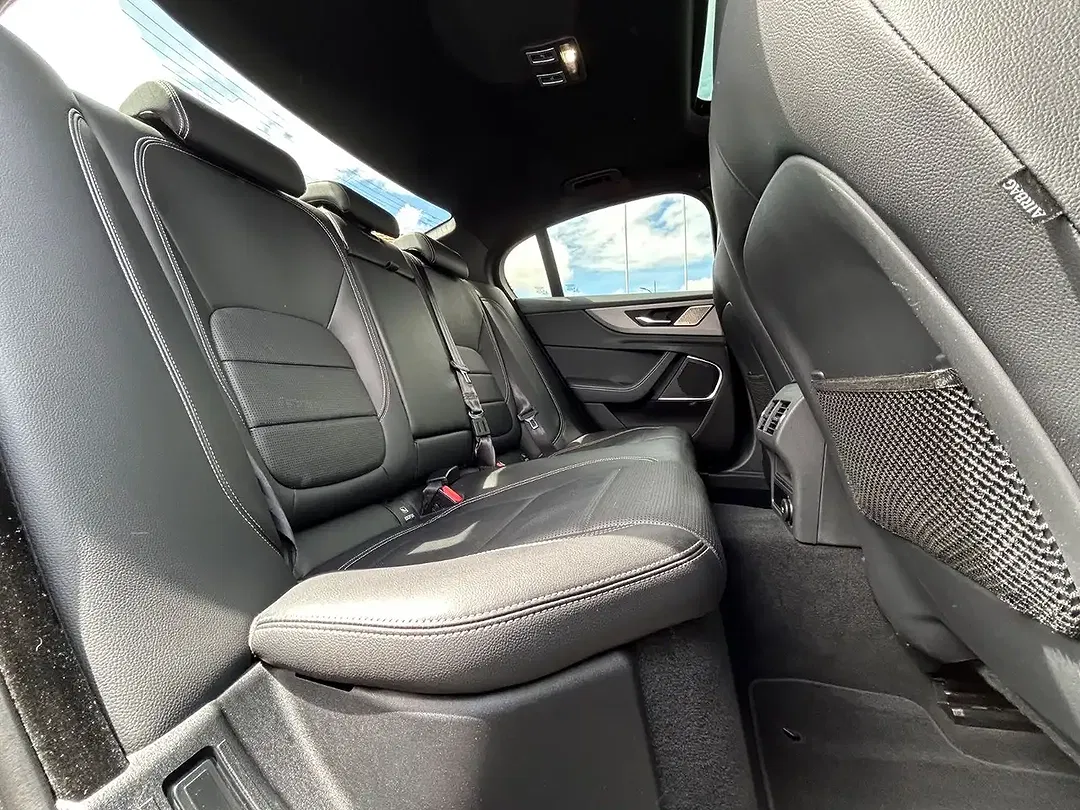 Jaguar XE 4x4 R-Dynamic SE - Thumbnail 13