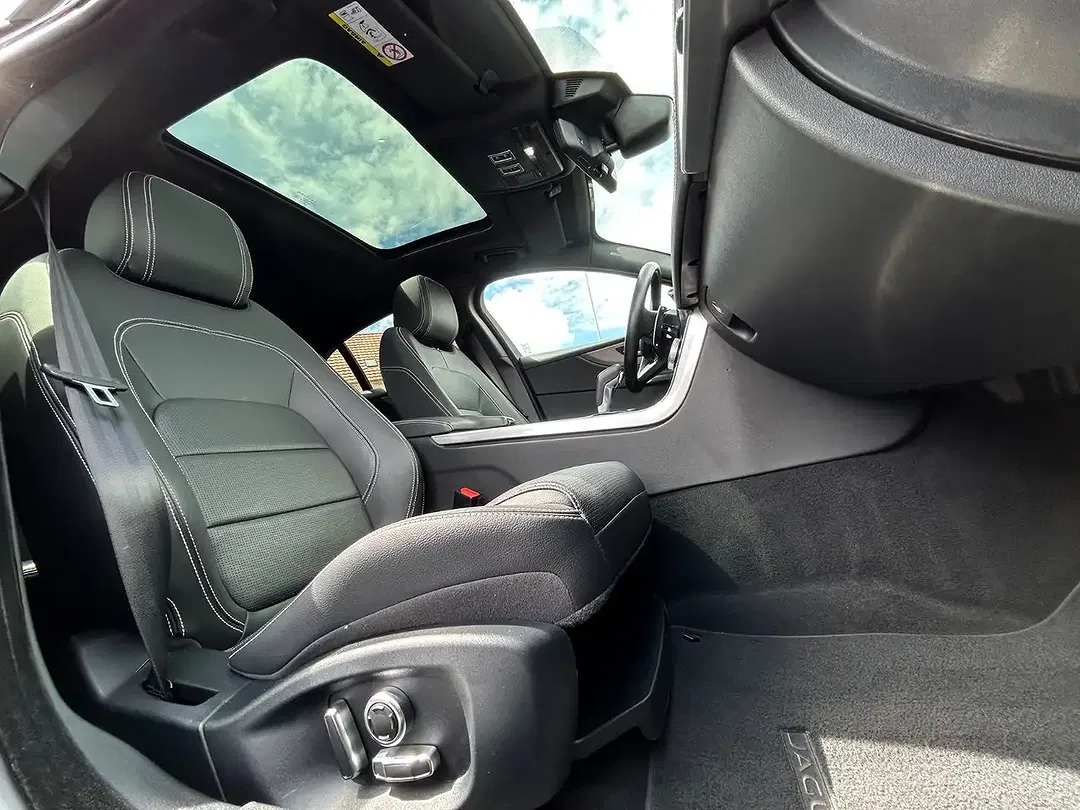 Jaguar XE 4x4 R-Dynamic SE - Thumbnail 14