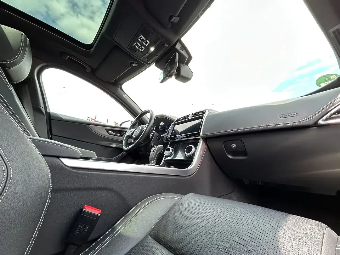 Jaguar XE 4x4 R-Dynamic SE - foto 15