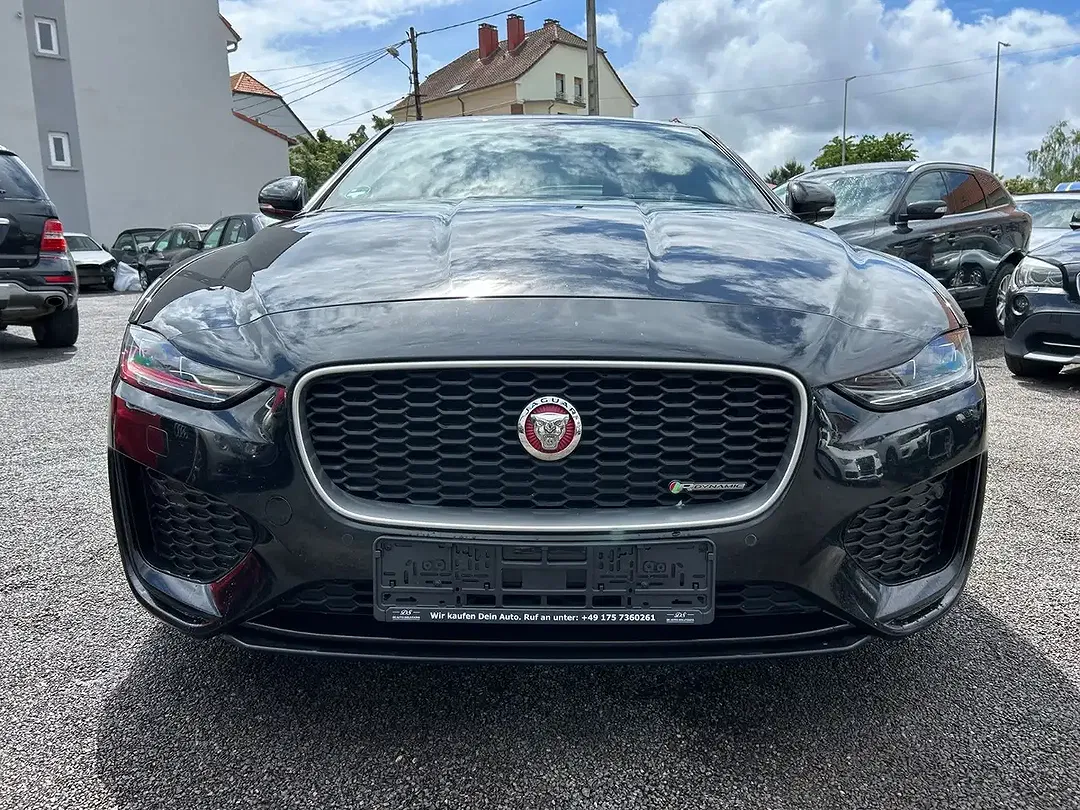 Jaguar XE 4x4 R-Dynamic SE - foto 2