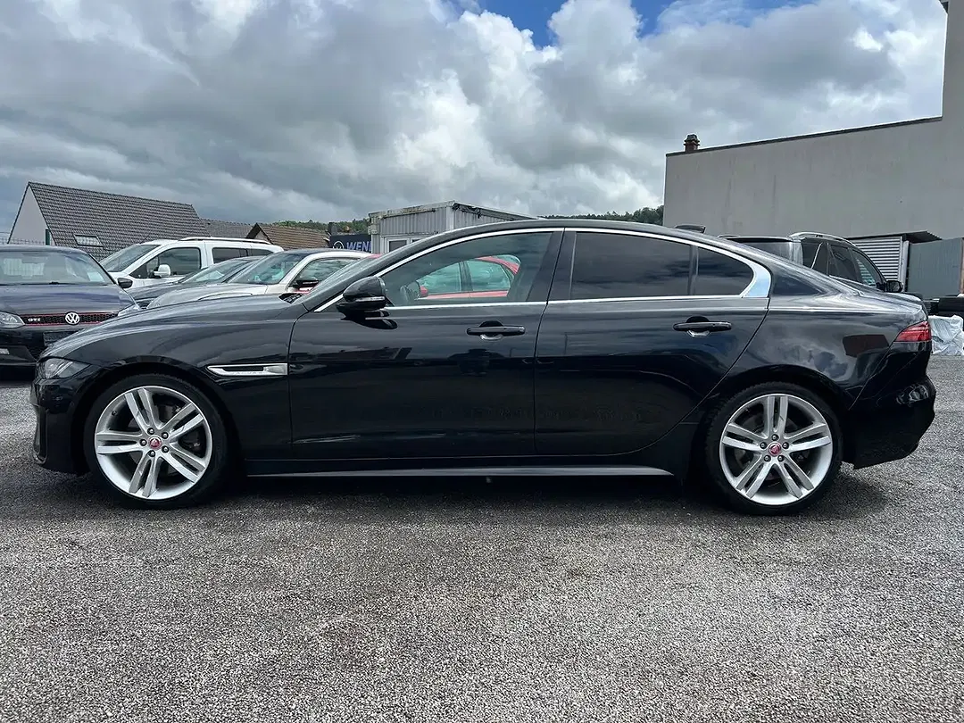 Jaguar XE 4x4 R-Dynamic SE - Thumbnail 4