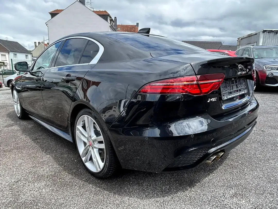 Jaguar XE 4x4 R-Dynamic SE - Thumbnail 5