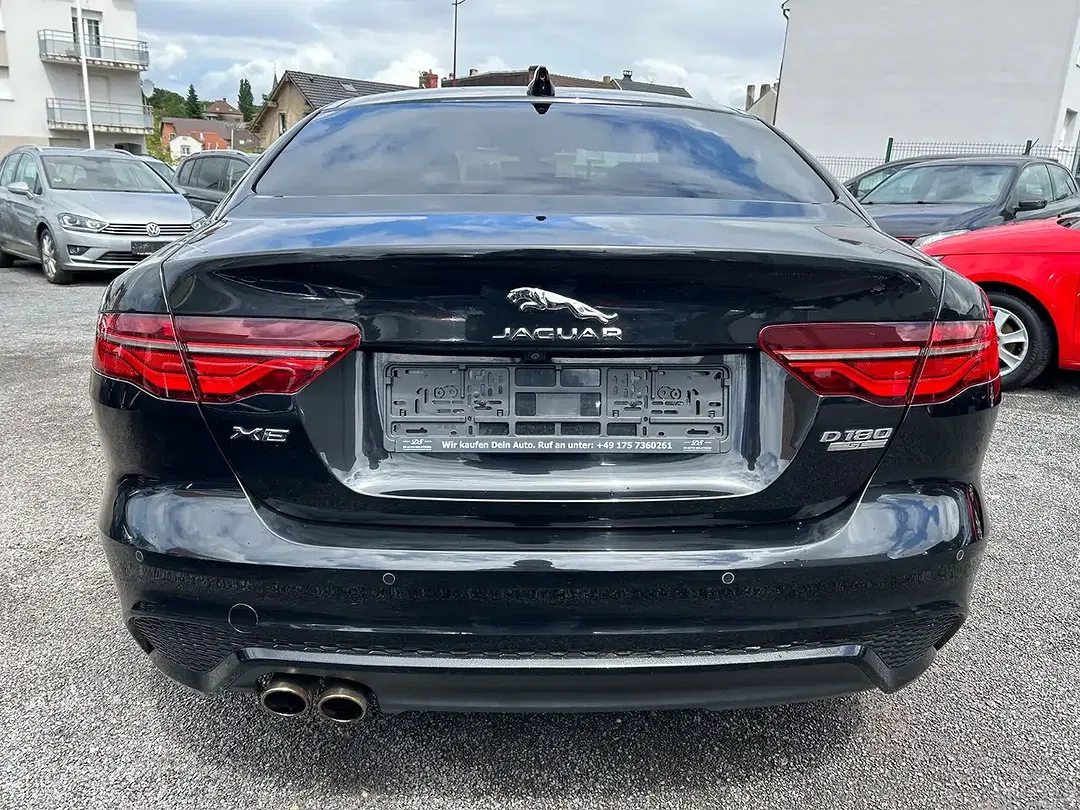 Jaguar XE 4x4 R-Dynamic SE - Thumbnail 6