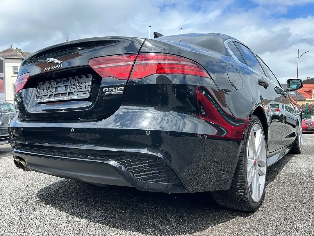 Jaguar XE 4x4 R-Dynamic SE - Thumbnail 7