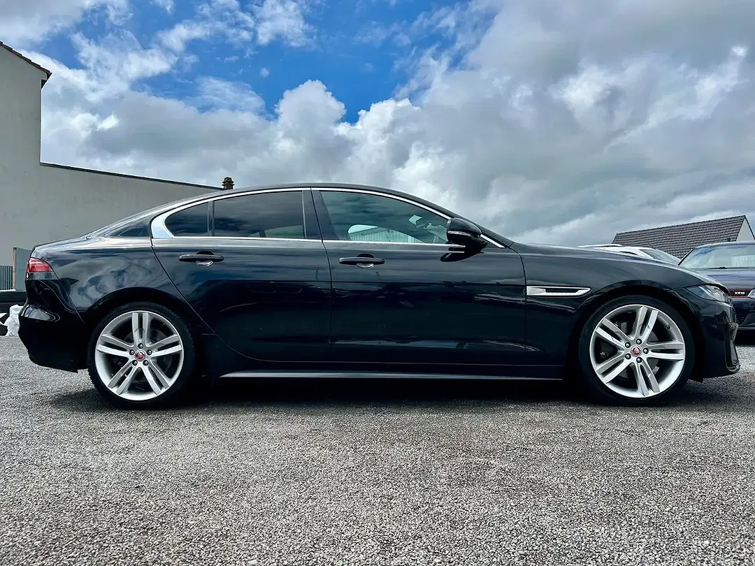 Jaguar XE 4x4 R-Dynamic SE - Thumbnail 8