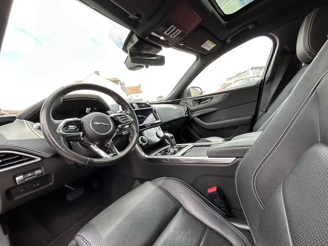 Jaguar XE 4x4 R-Dynamic SE - Thumbnail 9