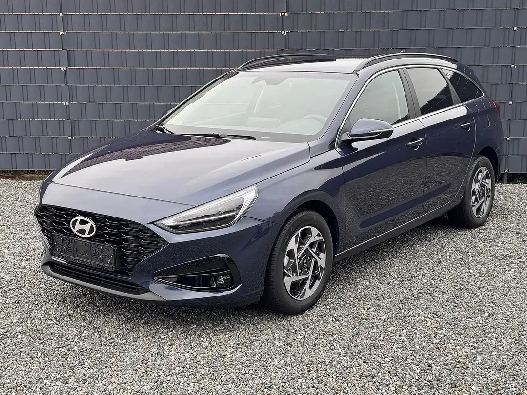 Hyundai i30 cw Family Smart - Thumbnail 1