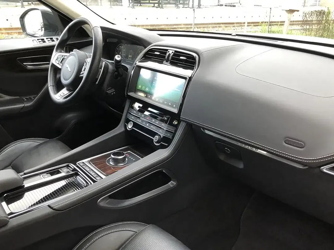 Jaguar F-Pace 25d AUT R-Sport - Thumbnail 12