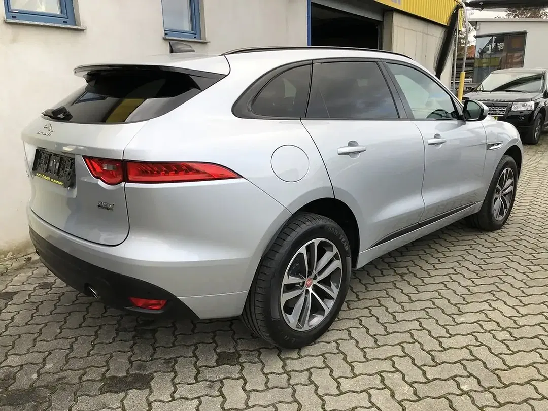 Jaguar F-Pace 25d AUT R-Sport - Thumbnail 4