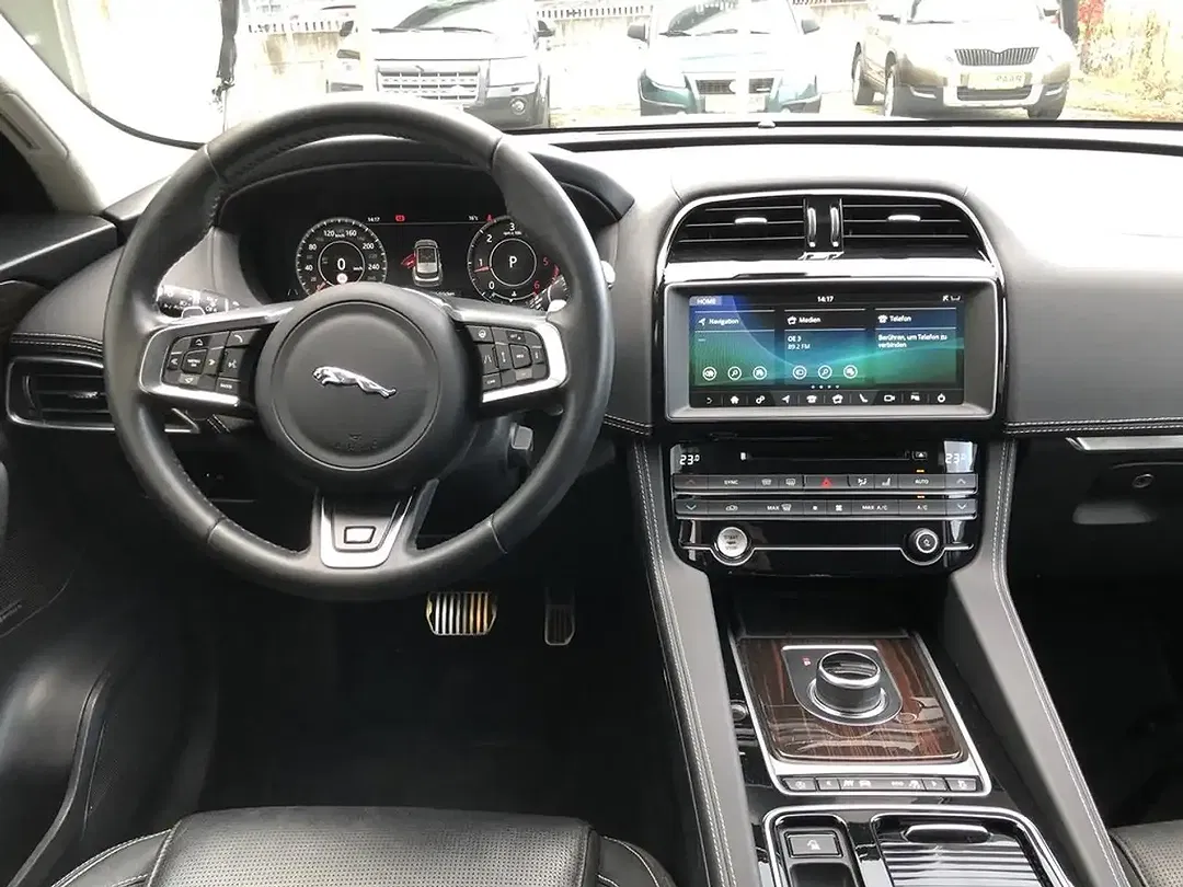 Jaguar F-Pace 25d AUT R-Sport - Thumbnail 6