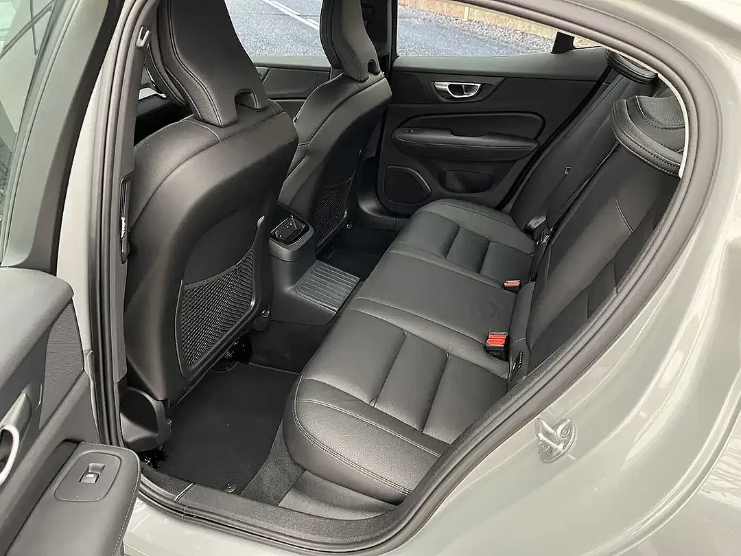 Volvo S60 T8 Plus Dark - Thumbnail 9