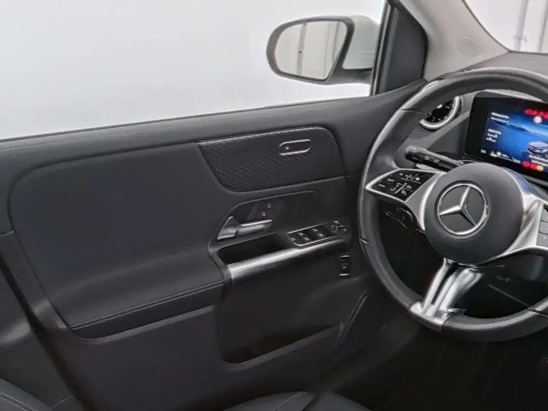 Mercedes-Benz B 200 - Thumbnail 9