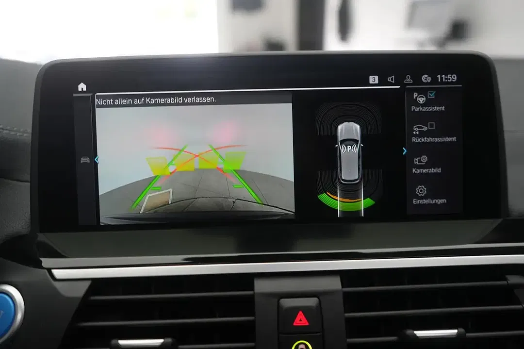 BMW iX3 - Thumbnail 8