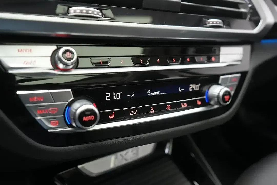 BMW iX3 - Thumbnail 9