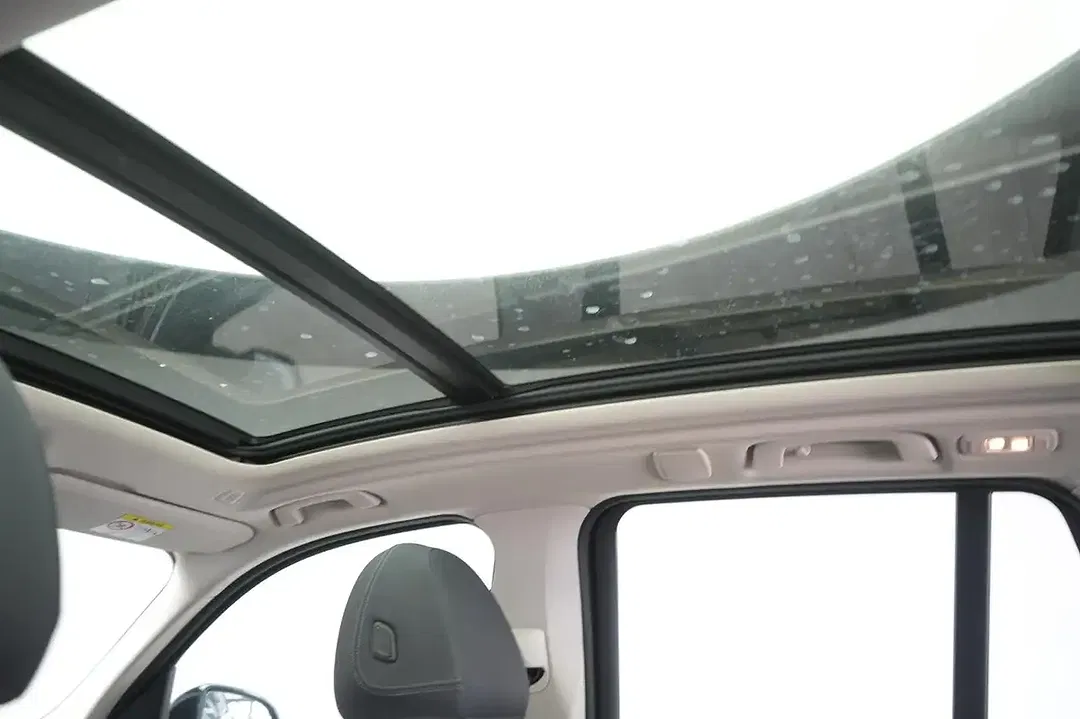 BMW iX3 - Thumbnail 13