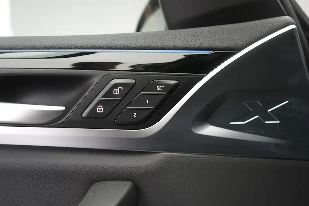 BMW iX3 - Thumbnail 14
