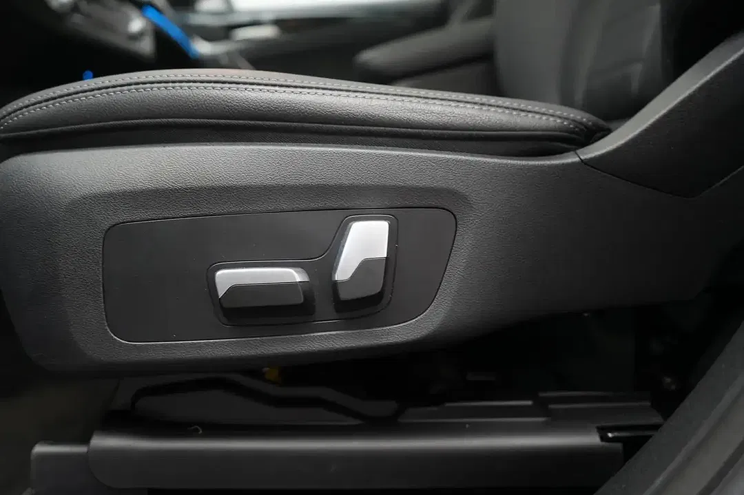 BMW iX3 - Thumbnail 15