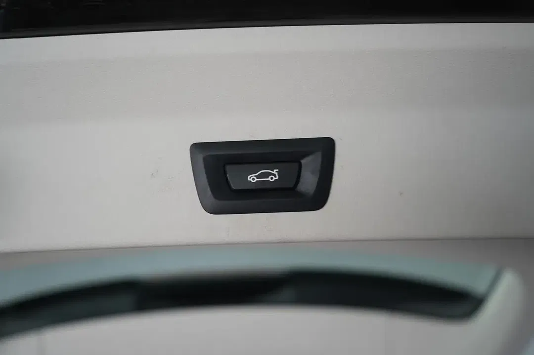 BMW iX3 - Thumbnail 17