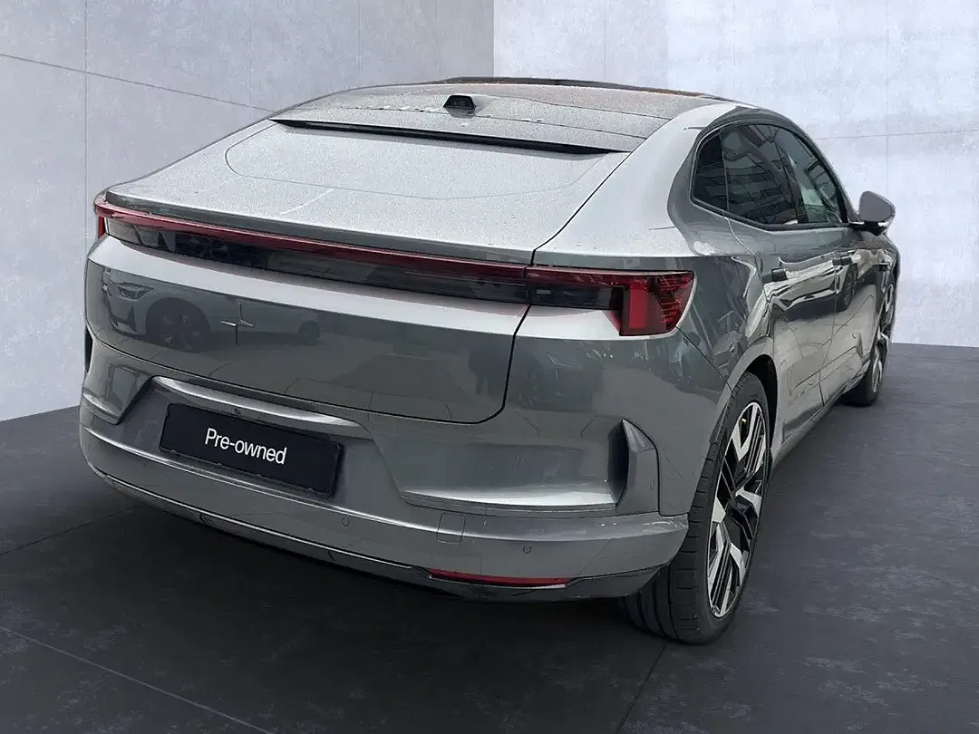Polestar 4 - Thumbnail 3