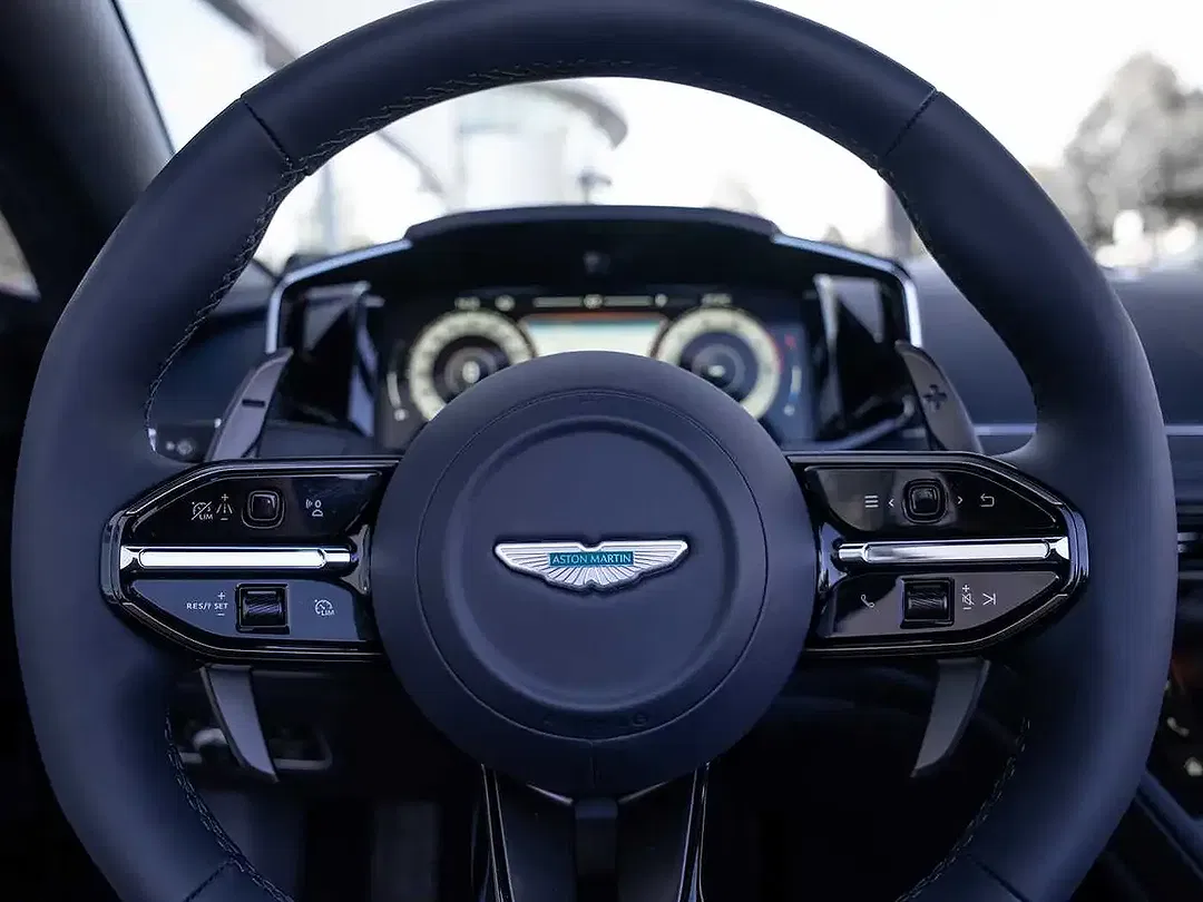 Aston Martin DB12 V8 S Volante - Thumbnail 11
