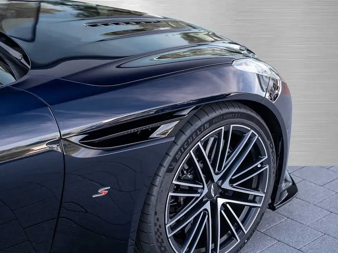 Aston Martin DB12 V8 S Volante - Thumbnail 9