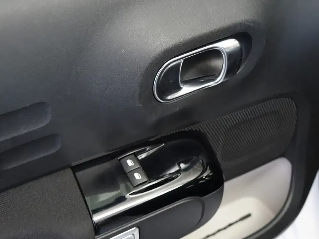 Citroen C3 PureTech - Thumbnail 8