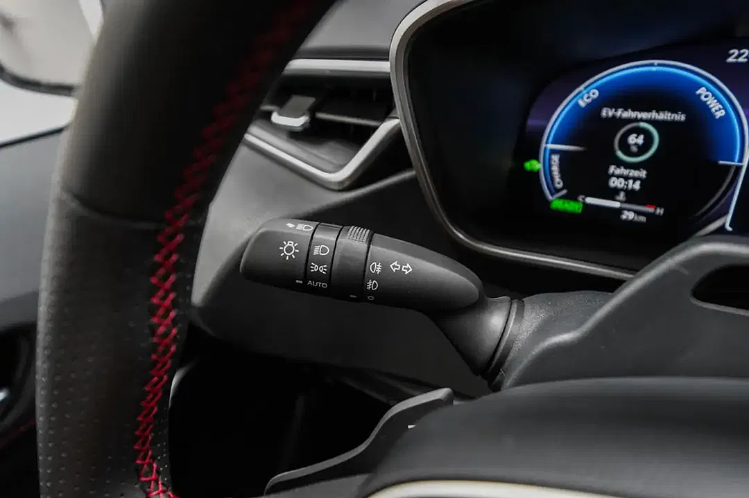 Toyota Corolla Hybrid GR Sport - Thumbnail 10